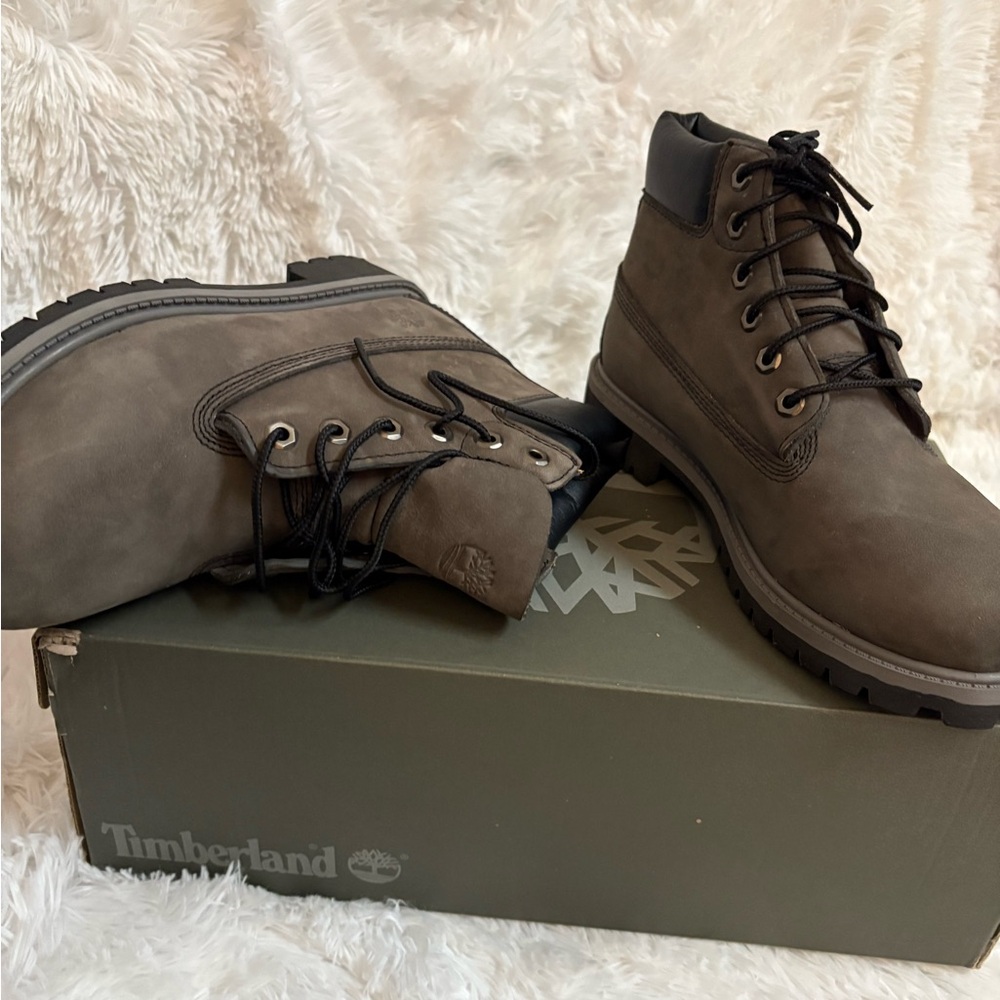 Gray Timberland leather boot youth size 2.5